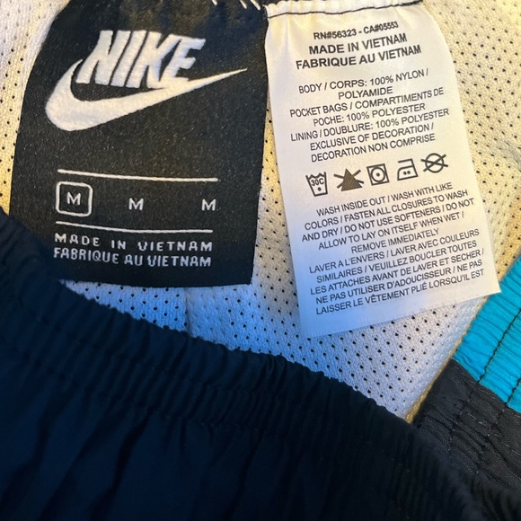 RARE VINTAGE NIKE SHORTS - Picture 2 of 4